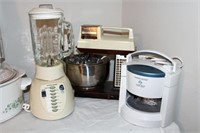 ASSORTED SMALL KITCHEN APPLIANCES