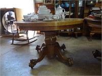 Round Oak Dining Table W/ Double Veneered Outer Ba