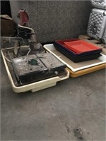 Tile cutting machine
