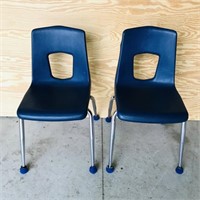 Lot of 2 Chairs