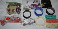 Costume Jewelry - Assorted plastic bangles /