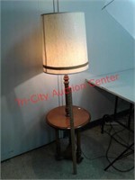 > End table floor lamp - in good working condition