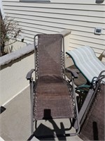 2 folding outdoor chairs