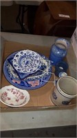 FLAT OF ASSORTED & GLASS DECORATIVE HOUSEHOLD ITEM