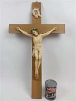 Crucifix en bois et plâtre (30''x18'')