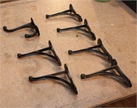 8 harness hooks, 7 are 5.5" x 5", 1 is 6" x 5"
