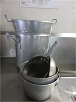 Large Kettle, several small frying pan's, Strainer