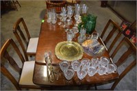 TABLE WITH 4 CHAIRS AND ASSORTED ITEMS