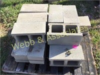 Pallet concrete block