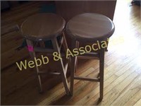 2 kitchen counter stools