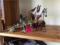 Horse and wildlife shelf décor