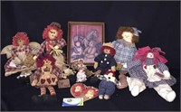 Raggedy and and Andy decor lot