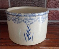 Vintage Roseville Pottery Crock - Small Chip Base