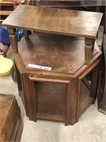 LOT OF END TABLES