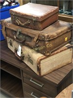 LOT OF 3 VINTAGE SUITCASES