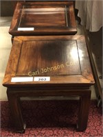 LOT OF 2 END TABLES