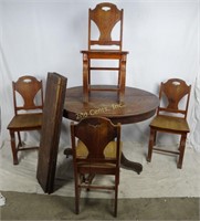 Antique Quarter Sawn Oak Round Table W/ 4 Chairs