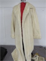 WOMENS KNEE LENGTH WHITE FUR COAT