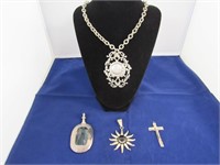 4 PC JEWELRY LOT NECKLACE AND PENDANTS