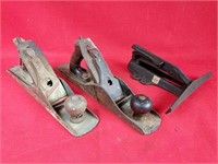 Two Vintage Wood Planes & Saw Vice