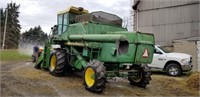 John Deere 4400 combine