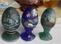 Fenton hand-painted eggs, all Christmas scenes