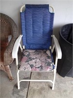 Folding patio chair