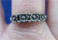 sterling silver flower band ring - size 8