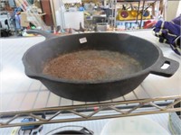 10.5" CAST IRON SKILLET