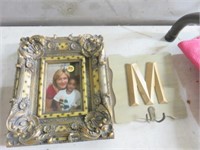 PICTURE FRAME AND KEYHOLDER