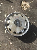 4 x Ford hubcaps