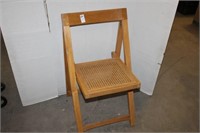 SMALL FOLDING CHAIR