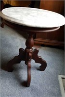 Marble topped round lamp table, four legs