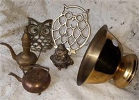 Brass trivets, bowl, miniature pitchers