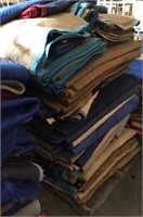 PALLET +/- 72 PCS OF PACKING BLANKETS