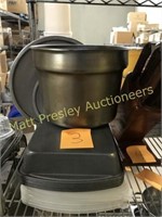LOT OF CAKE PANS WITH LIDS, STAINLESS SOUP
