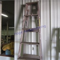 Wood 8ft step ladder