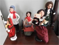 (5) Buyers Carolers figurines one of which