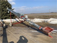 Hutchinson 10'x31' auger on trans