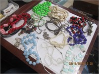Costume Necklace Jewelry Lot-19