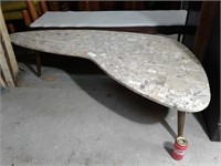 Table mid-century en marbre avec pied de teck