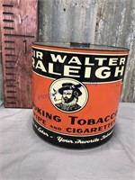 Sir Walter Raleigh smoking tabacco tin