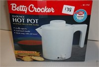 New Betty Crocker 32 Ounce Hot Pot