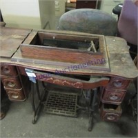 Treadle sewing machine w/cabinet