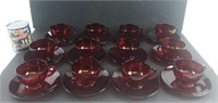 12 tasses à thé et soucoupes rouge