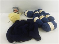 7 balles de laine avec 2 tricots de débutés