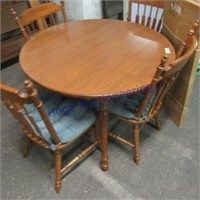Wood round table w/4 chairs