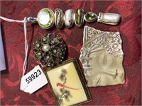 3 ASSORTED BROOCHES & SILVER PENDANT
