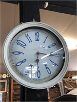 WHITE FRENCH STYLE CLOCK
