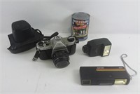2 caméras: Pentax & Diramic Safari + un flash